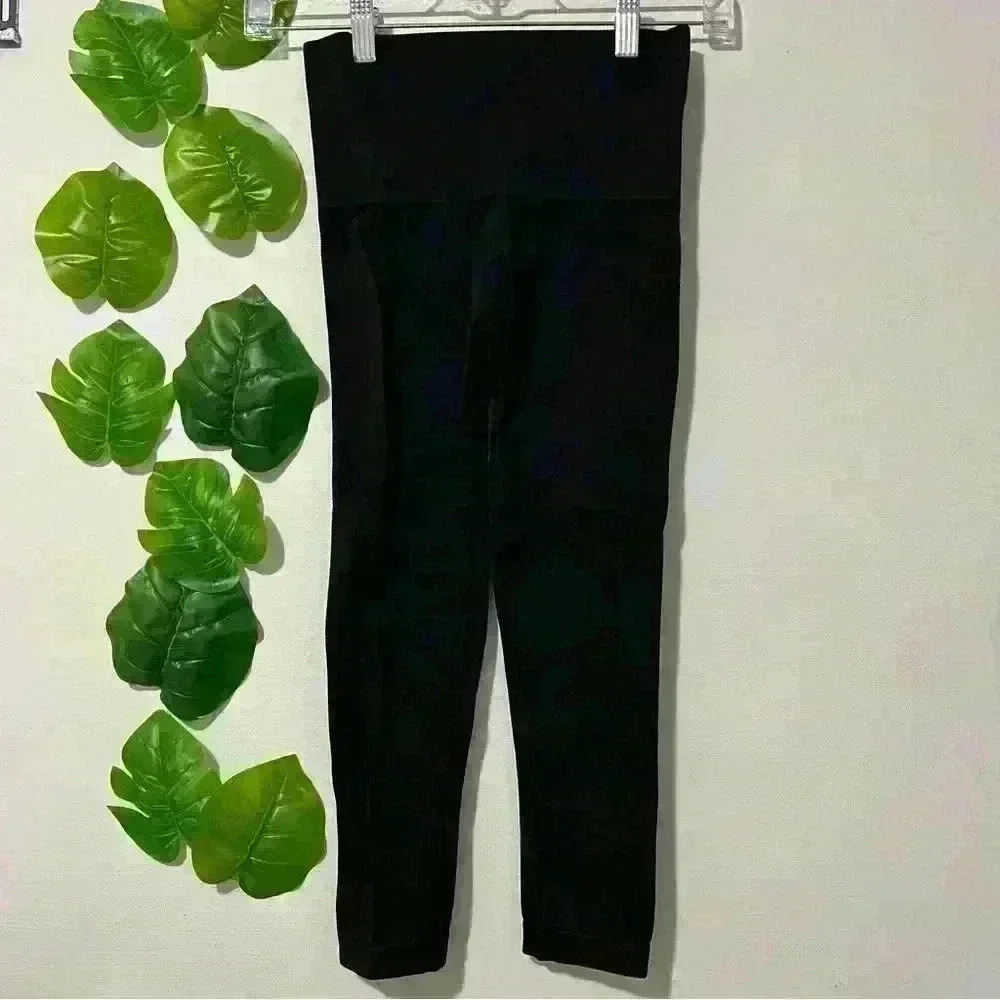 SPANX black small knee leggings